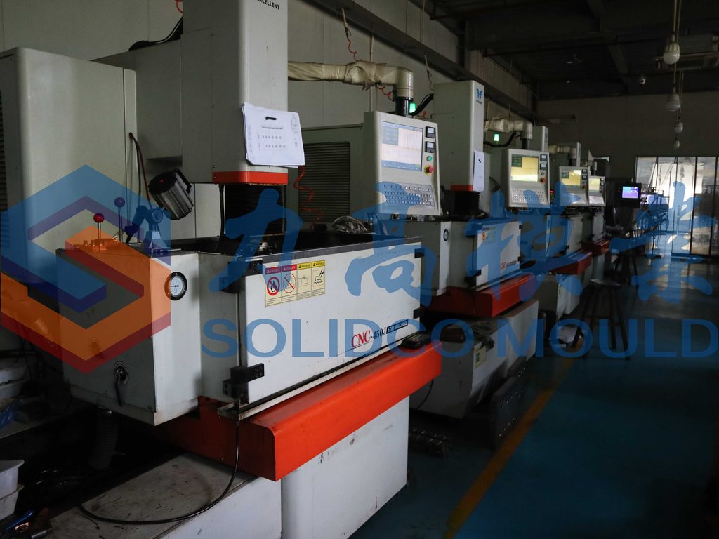 reliable plastic injection molding manufacturer factory floor